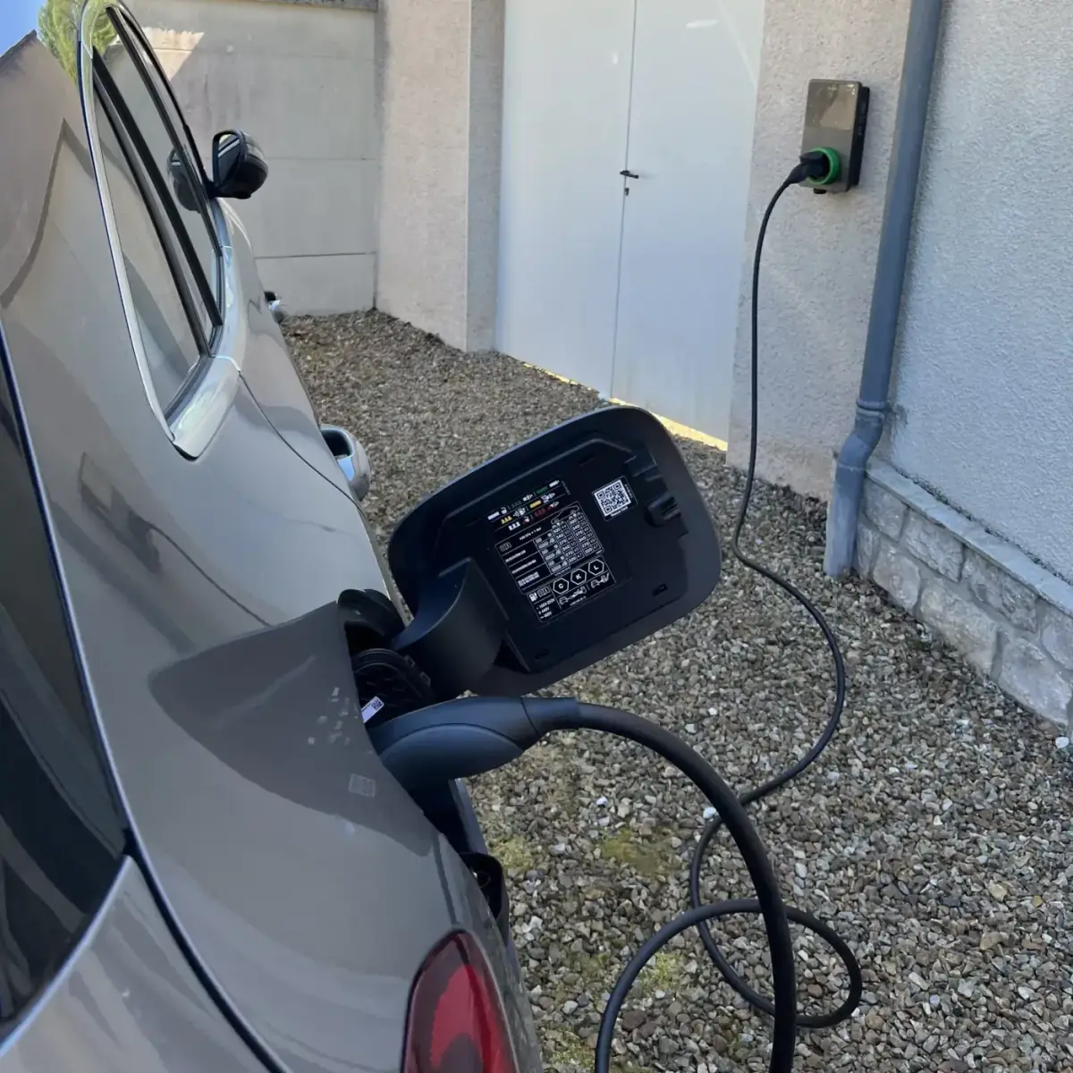 Borne de recharge IRVE à Cholet